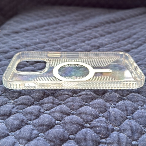 Speck IPhone 13 Pro Max case - Picture 3 of 8